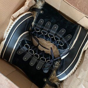 SOREL Warm, Waterproof Joan of Arctic Boots size 8